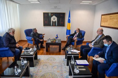 ​Qeveria do të ndajë paga shtesë edhe për arsimtarët, paguhen në dy këste