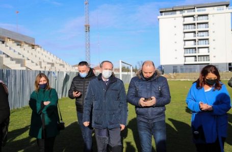 ​Hoti: Me renovimin e stadiumit të qytetit po kompletohet infrastruktura sportive në Gjakovë