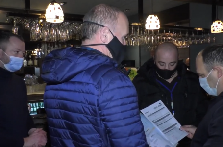 A po boshatisen lokalet në Gjakovë në ora 22:00?