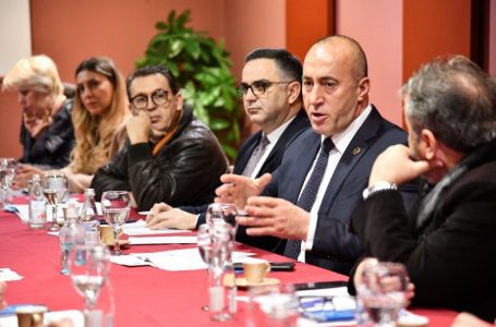 Haradinaj me përfaqësuesit e hotelerisë: Me programin tonë e ndjeni dorën e shtetit