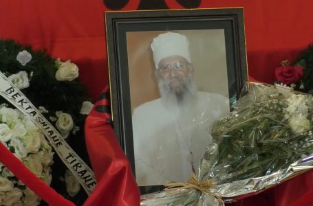 Me nderime të larta i ipet lamtumira e fundit Mumin Lamës (VIDEO)