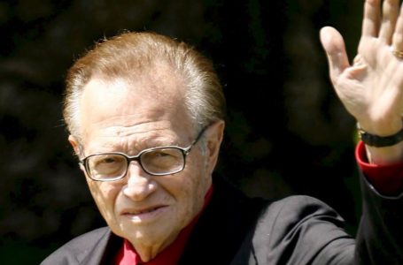 Vdes gazetari i CNN-it Larry King