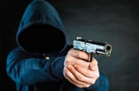 Nën kërcënim të armës ia marrin një mijë euro dhe një telefon