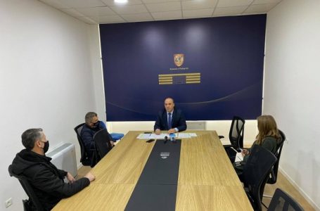 Bulliqi gjen në Podujevë 57 punëtorë me kontratë për shërbime të veçanta