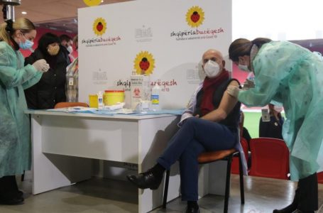 14 ditë pasi mori vaksinën, infektohet me Covid-19 Pëllumb Pipero
