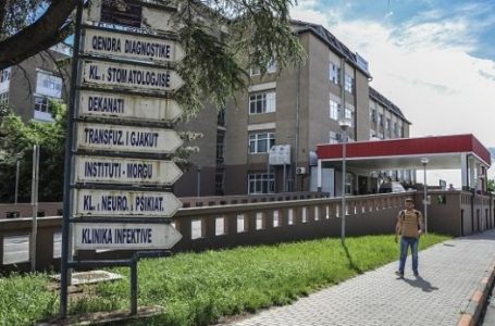 Një person me probleme psikike ikë nga reparti i Psikiatrisë