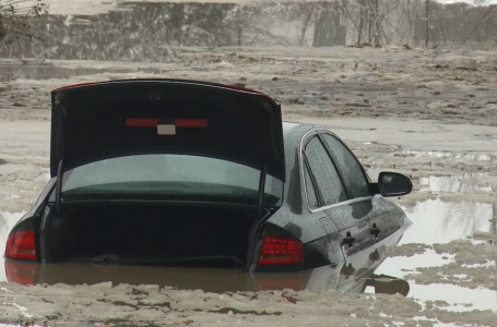 Reshjet vërshojnë rrugët e Gjakovës (VIDEO)