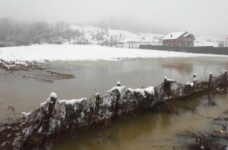 Tokat bujqësore dëmtohen nga reshjet e shiut në Gjakovë (VIDEO)
