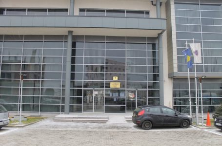 ​I gjendet arsenal armësh në shtëpi, do të qëndrojë një muaj në paraburgim