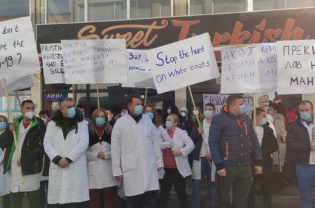 ​Prokuroria vijon hetimet për vaksinën anti-COVID, ndërsa personeli mjekësor proteston në veri