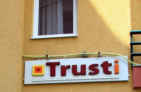 ​Trusti kushtëzon shtetasit e huaj për tërheqjen e 10% të kursimeve
