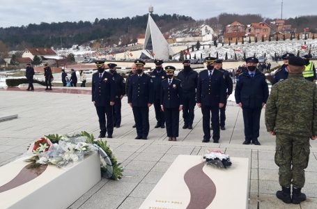 Policia e Kosovës bën homazhe në Prekaz