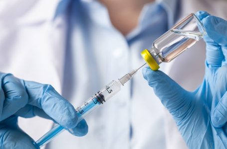 Varianti i ri i COVID, gati vaksina e re në SHBA, por pak interes për ta marrë