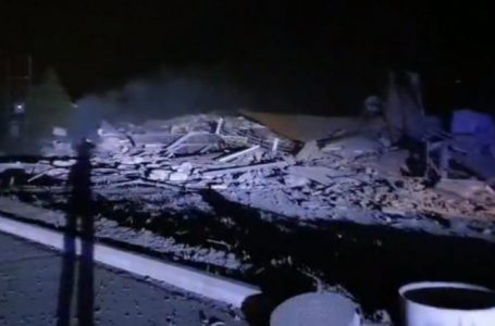 Shpërthim i fuqishëm në Greqi, shembet hoteli trekatësh