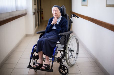 117 vjeçarja i mbijeton virusit, “As nuk e kuptova që e kisha”