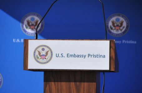 ​Ambasada amerikane përkrah fushatën “E ardhmja është në duart tona”