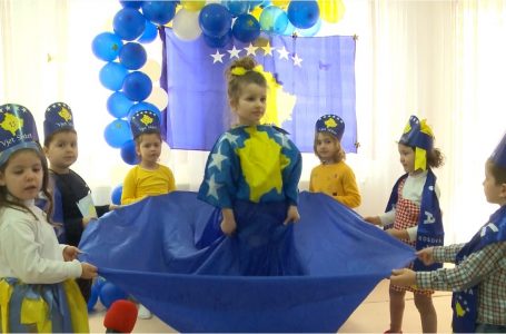 Fëmijët e kopshtit “Little Miracles” festojnë Pavarësinë e Kosovës