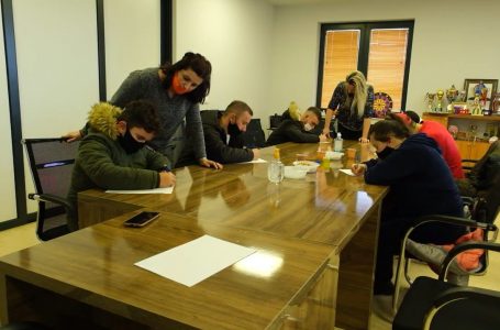 Handikos në Gjakovë mban trajnim  për “Shkathtësitë e buta”