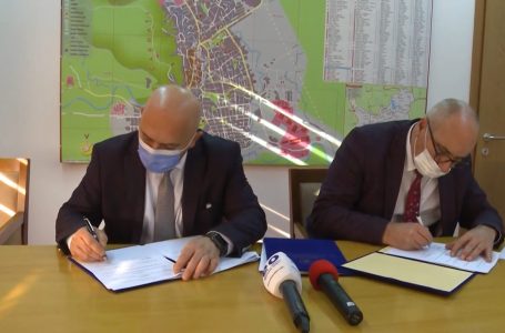 Ministri Nitaj nënshkruan tri memorandume bashkëpunimi me komunën e Gjakovës