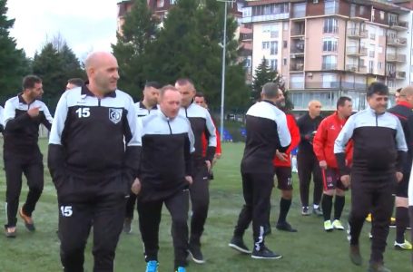 Java e sportit rikthen veteranët e futbollit në fushat e blerta