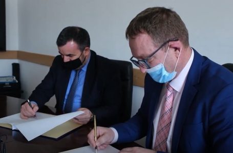 Universiteti “Fehmi Agani” nënshkruan marrëveshje me avokatin e popullit