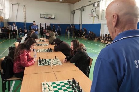 Nxënës nga e gjithë Kosova garojnë në shah