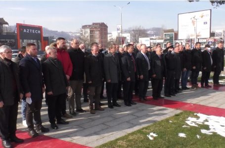 Nderohen me homazhe dëshmorët dhe martirët që flijuan jetën për lirinë e Kosovës