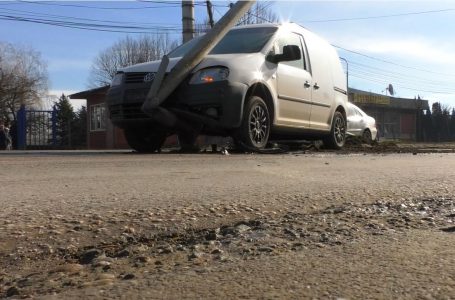 Aksident trafiku por pa lëndime në njerëz (VIDEO)