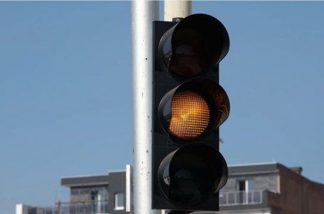 Semaforët në qendër të qytetit jashtë funksionit, do të zëvendësohen me të rinj