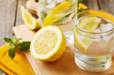 Një lugë lëng limoni çdo ditë për të ulur kolesterolin e lartë