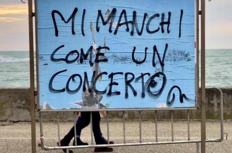 ‘Më mungon si një koncert’, fotoja që u bë virale mes artistëve italianë