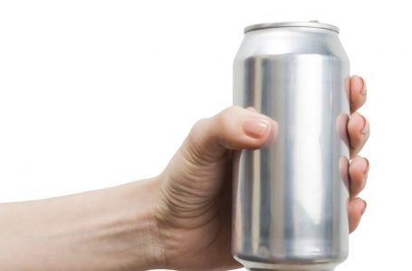 Një kanaçe Coca-Cola, e në të të gjitha grimcat e koronavirusit?