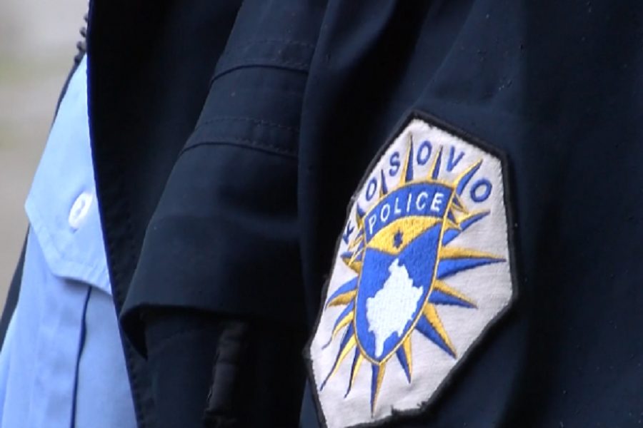 ​Tre policë të arrestuar në Gjakovë, rekomandohet suspendimi i katër të tjerëve
