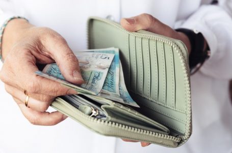 ​Mënyra se si mbani para në portofolin tuaj tregon nëse do të jeni të pasur apo të varfër