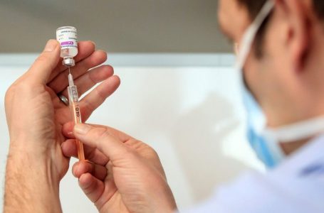 Disa vende të BE-së do të rifillojnë me AstraZeneca, pasi EMA tha se vaksina është e sigurt