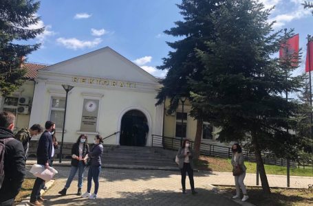 Pas vendimit të Senatit për ritestim kundërshtojnë  të pranuarit për studime të doktoraturës
