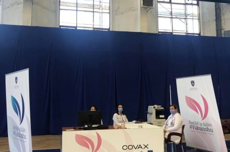 Të martën fillon vaksinimi kundër Covid-19, bëhen përgatitjet në sallën “1 Tetori”