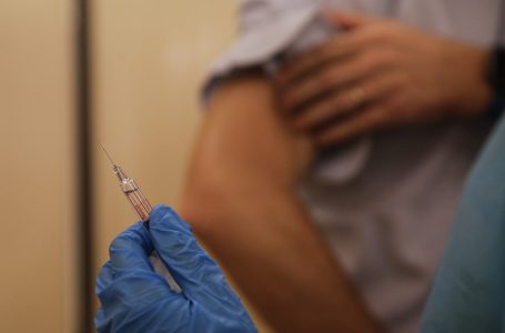 SHBA thotë se njerëzit e vaksinuar mund të takohen pa maska