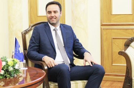 Glauk Konjufca, zgjidhet kryetar i Kuvendit të Kosovës
