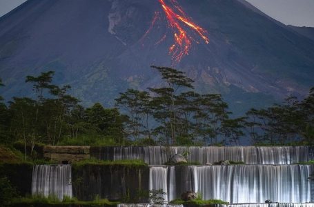 Aktivizohet vullkani në Indonezi, hiri i tij ngritet deri në pesë kilometra lartësi