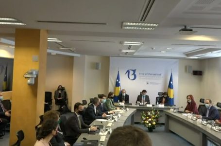 Kurti takohet me ministrat, mbahet mbledhja ceremoniale e Qeverisë