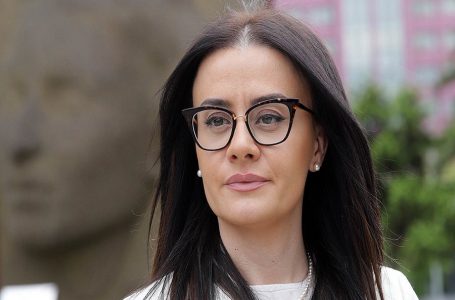 Meliza Haradinaj-Stublla jep dorëheqje nga posti i ministres dhe nga AAK-ja
