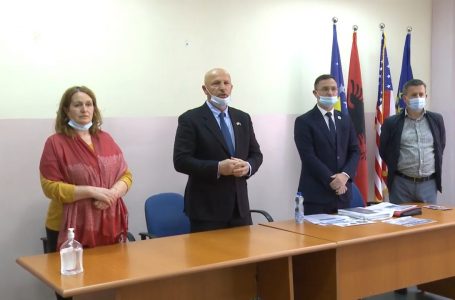Agim Rexhepi mban ligjeratë në gjimnazin “Hajdar Dushi” në Gjakovë