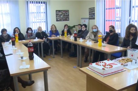 Kryqi i Kuq mbledh gratë kryefamiljare për 8 mars
