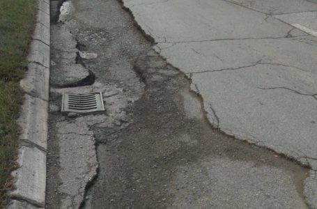 Problematika e gropave dhe mungesa e kapakëve të pusetave në Gjakovë