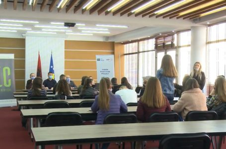 “Ec Ma Ndryshe” u takua me nxënës të shkollave fillore të Gjakovës