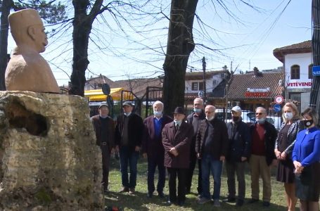 Shoqata e intelektualëve “Jakova” përkujtojnë Bajram Currin