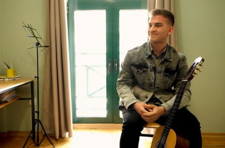 Shend Doli – Kitaristi nga Gjakova që studion në Gjermani
