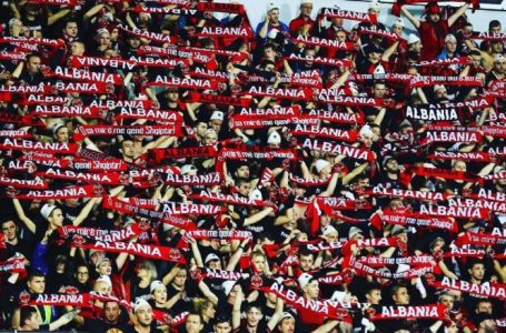 “Tifozat Kuq e Zi” kërkojnë t’i lejojnë në stadium për mbështetjen e Kombëtares së Shqipërisë në ndeshjet kualifikuese