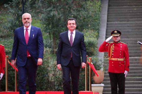 Rama takon Kurtin në Tiranë
